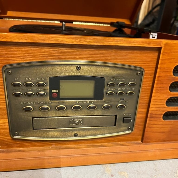 Crosley 4 in 1 Record Player, CD, AM/FM Radio - Picture 3 of 16